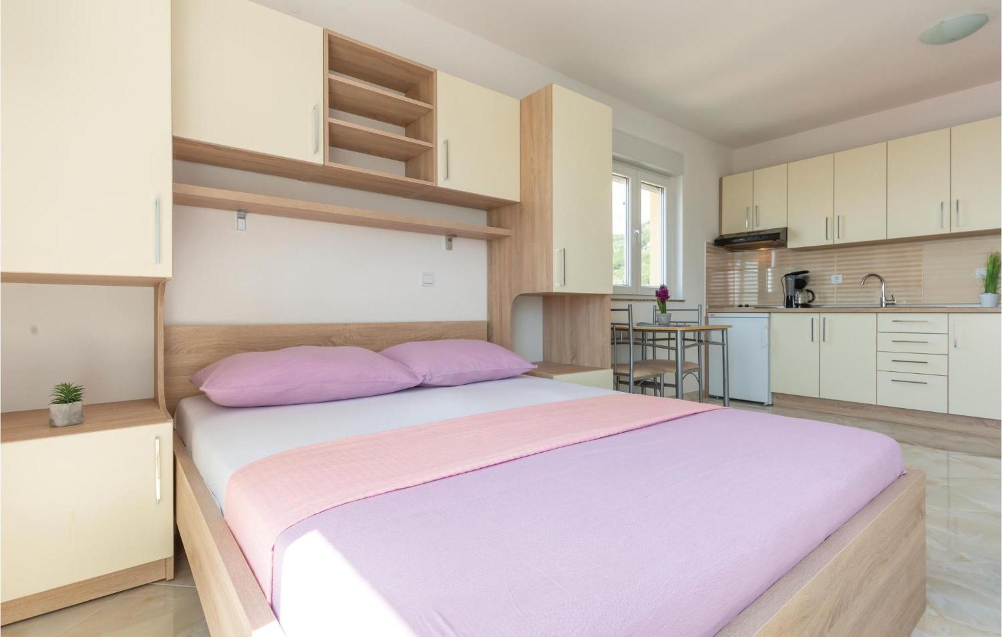 Gorgeous Apartment In Krvavica With Kitchen Kültér fotó